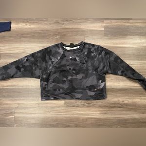 Black camo Nike cropped sweatshirt